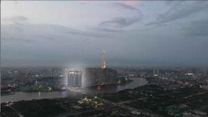 Khu căn hộ Sunwah Pearl nhìn từ bán đảo Thủ Thiêm Quận 2