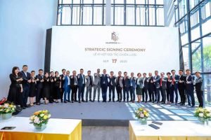 Các đại lý phân phối F1 chụp hình cùng chủ đầu tư dự án Masteri Centre Point