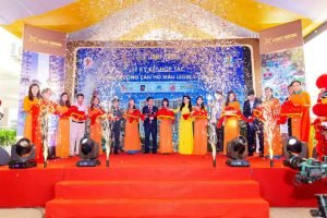 Toàn cảnh lễ ký kết giữa chủ đầu tư và các đối tác trong ngày khai trương căn hộ mẫu của dự án