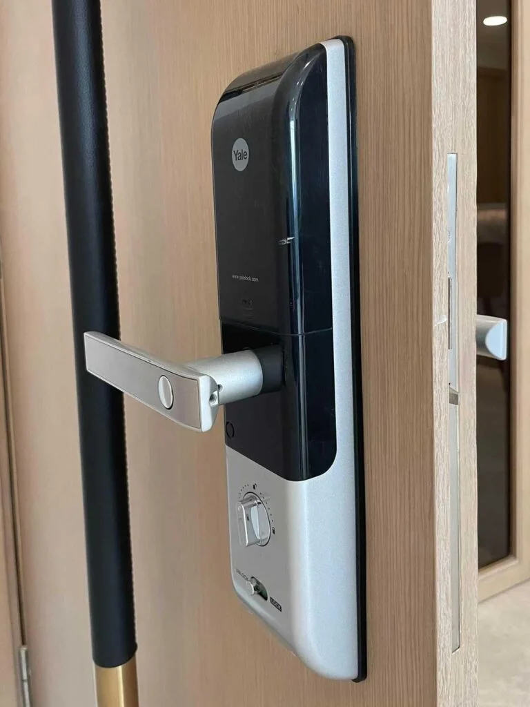 Khoá điện từ của căn hộ