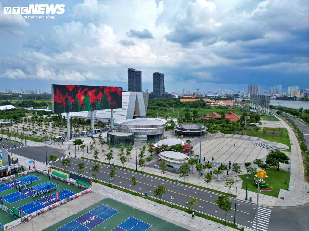 Vị trí Thủ Thiêm River Stage ngay công viên bờ sông