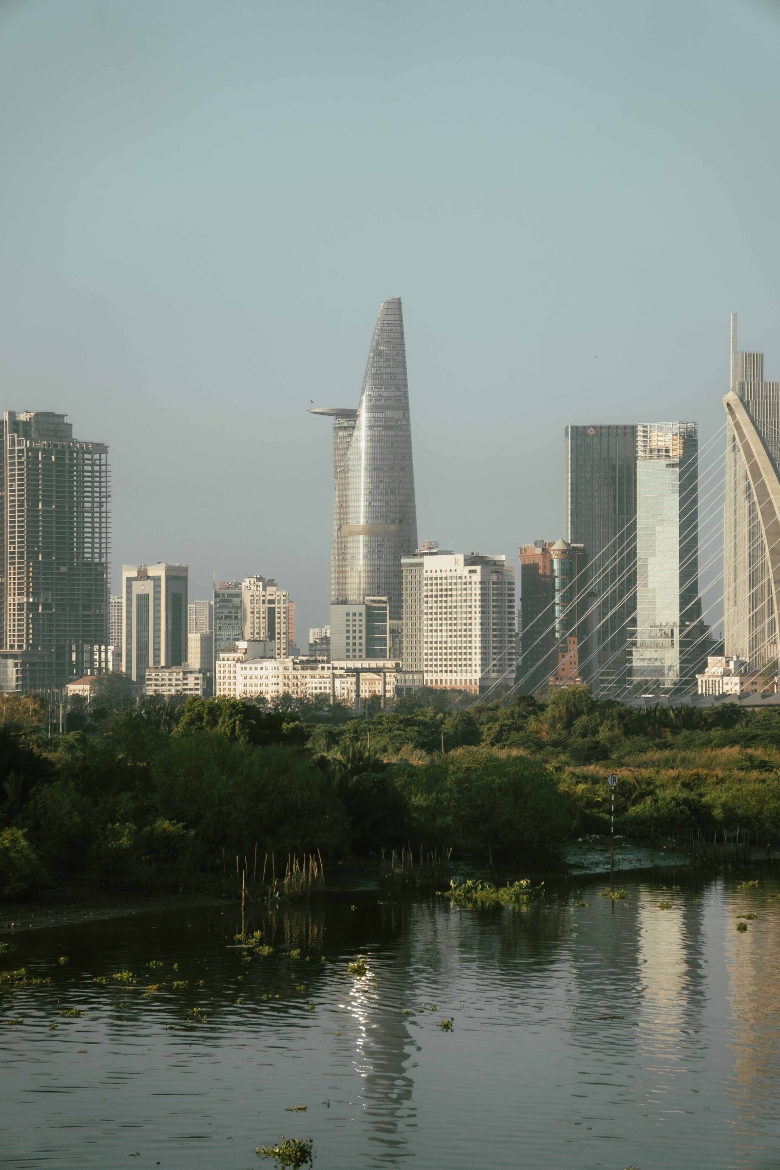 Cầu Ba Son kết nối Thủ Thiêm với Quận 1 gần The Metropole