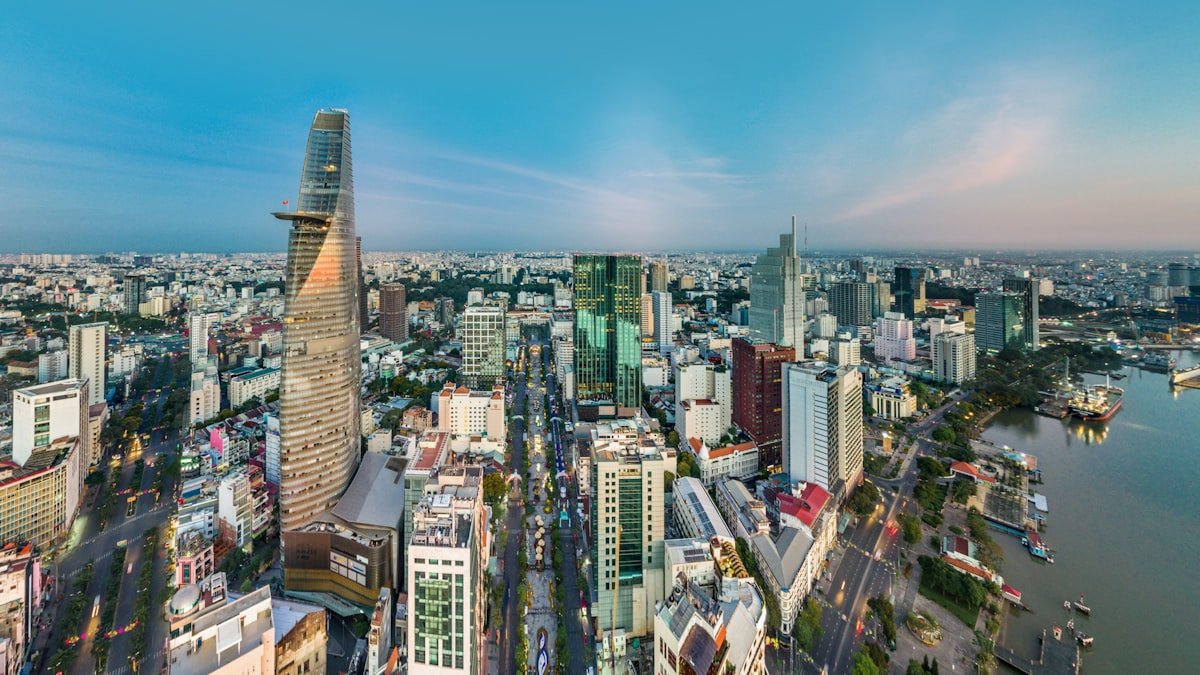 Sunwah Pearl view sông Sài Gòn và trung tâm TP.HCM
