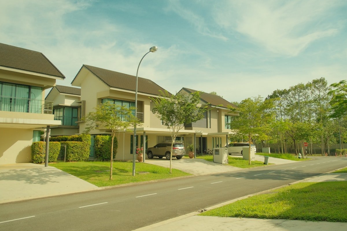 Vinhomes Green City Long An: Tiến Độ Tháng 7/2026 3 Tòa thấp tầng The Forest The Sunrise Vinhomes Green City đang lợp mái tháng 7/2026