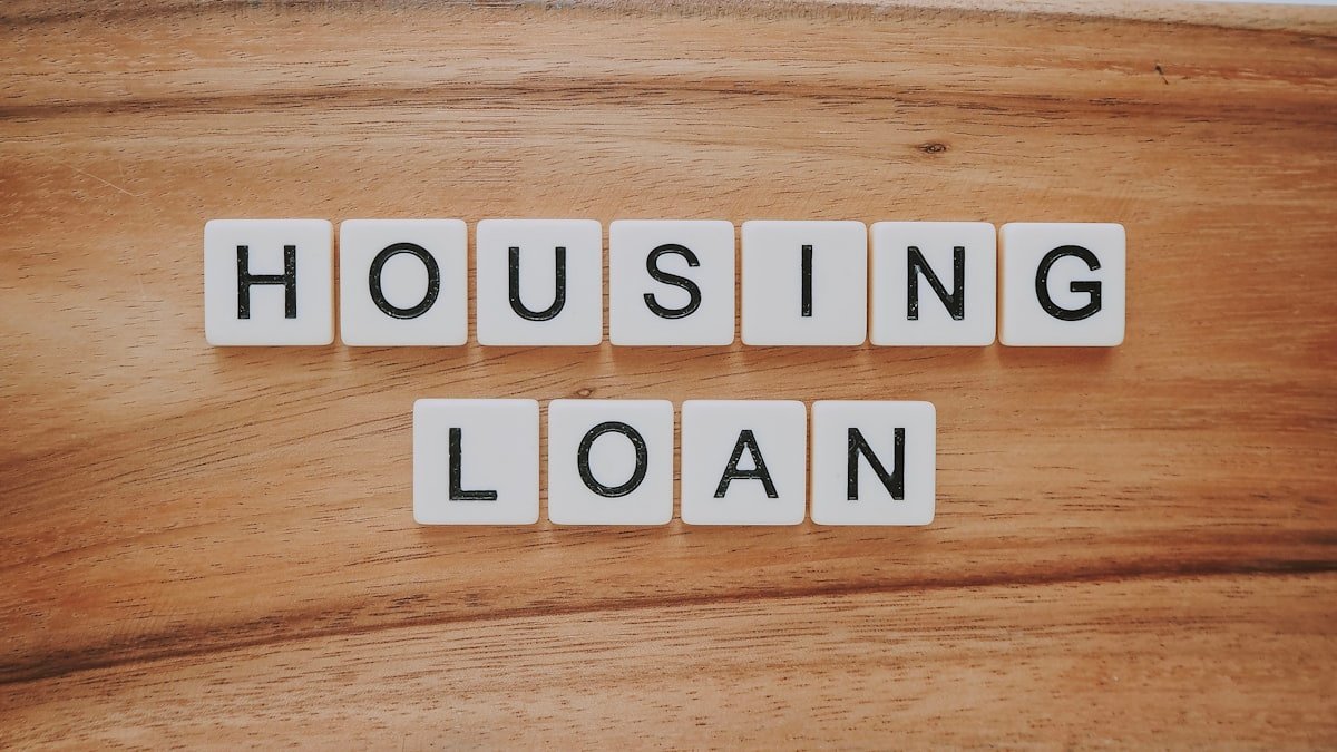 Chữ Housing Loan minh họa lãi suất vay mua nhà 2026 tại ngân hàng