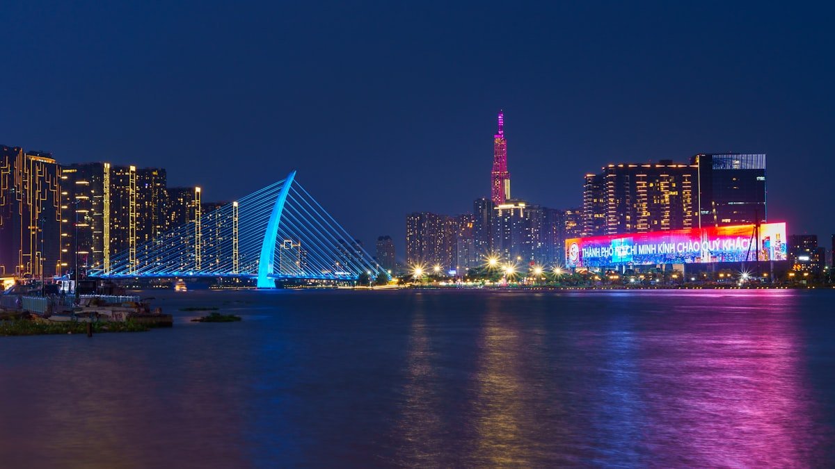 Empire City Thủ Thiêm 2026 - cầu Thủ Thiêm về đêm khu đô thị mới
