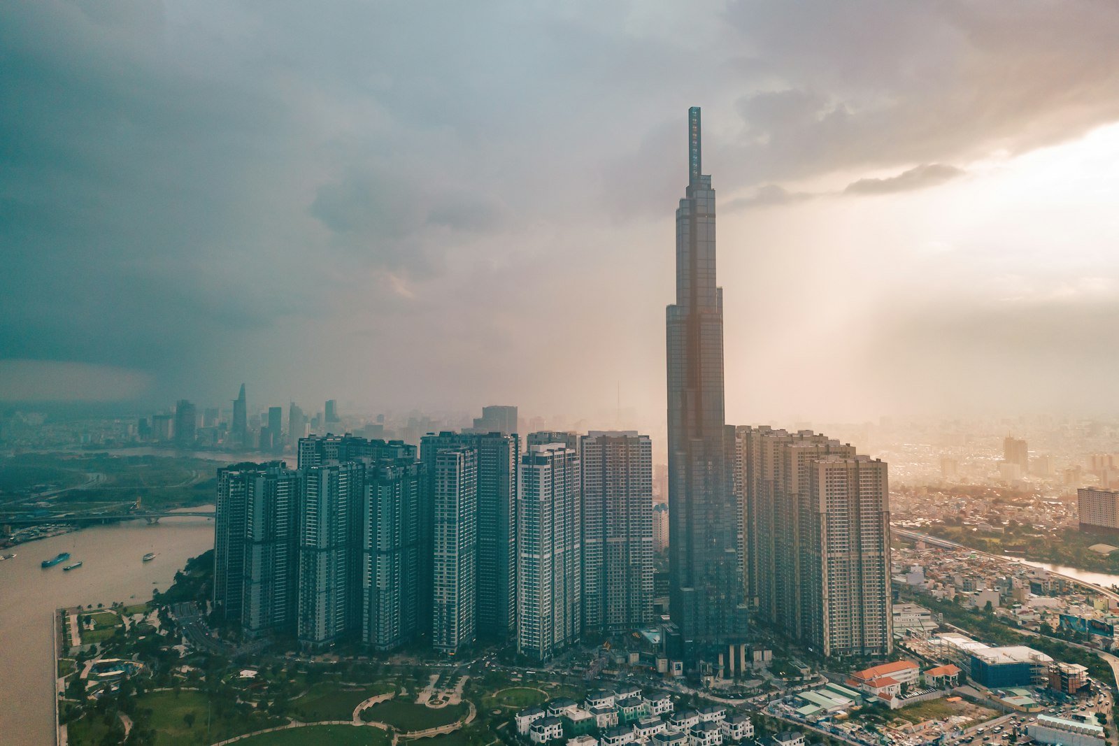 Tòa Landmark 81 - biểu tượng của Vinhomes Central Park