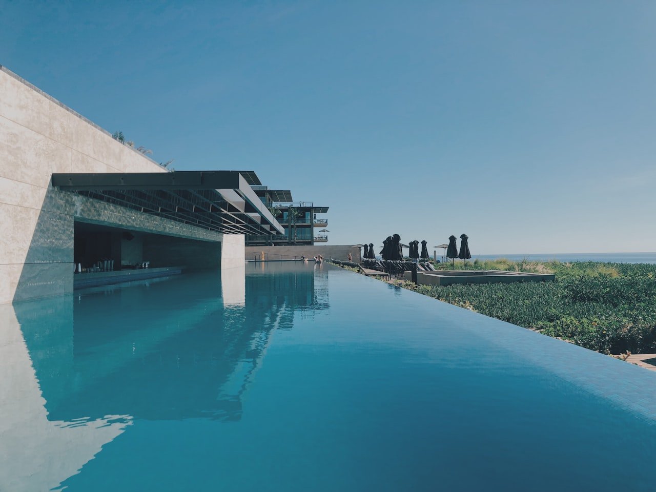 Tiện ích hồ bơi vô cực 5 sao tại Sunshine Sky City Quận 7