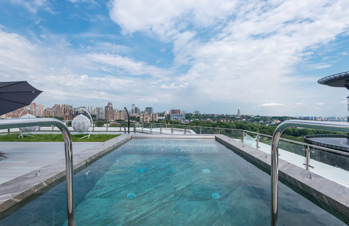 Tiện ích hồ bơi nội khu dự án The Gió Riverside