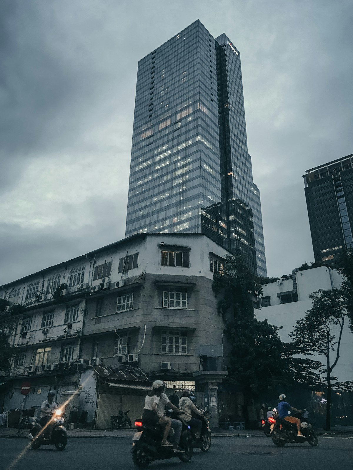 Tòa căn hộ cao tầng Vinhomes Grand Park Quận 9