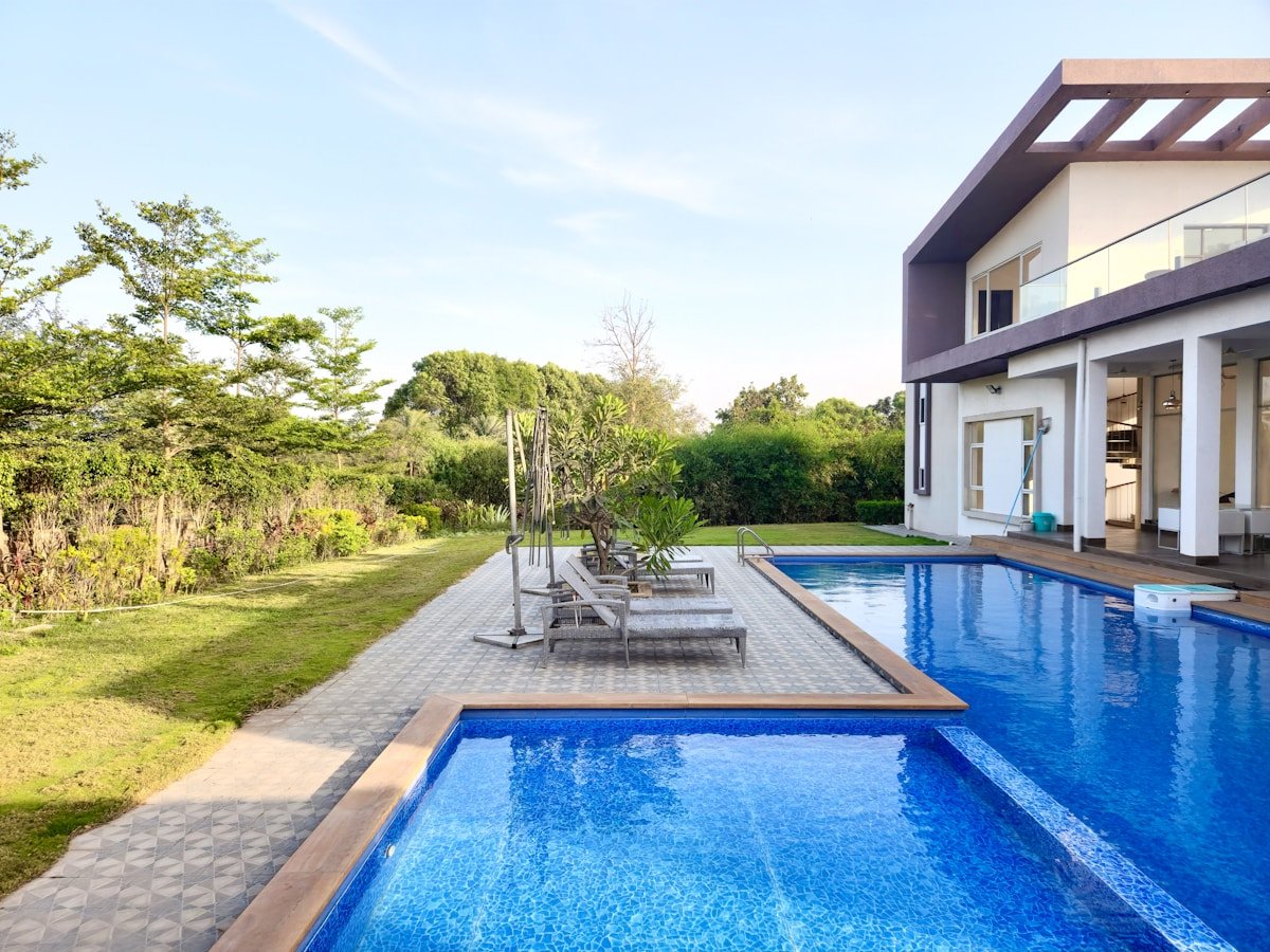 Hồ bơi tiện ích resort Vinhomes Saigon Park Hóc Môn