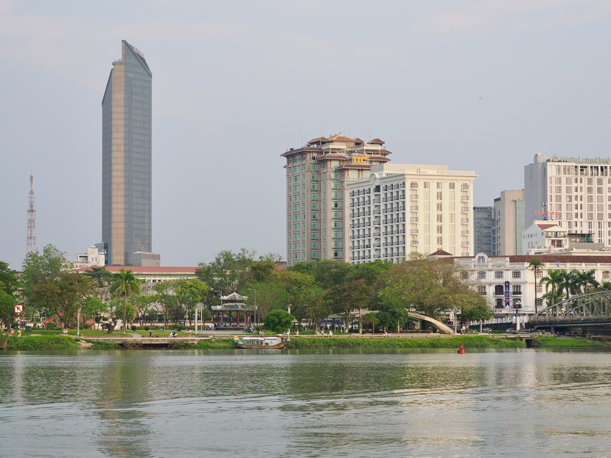 Saigon Pearl 2026: Giá Bán, Cho Thuê & Đầu Tư 2 Cảnh quan đô thị ven sông Saigon Pearl 2026