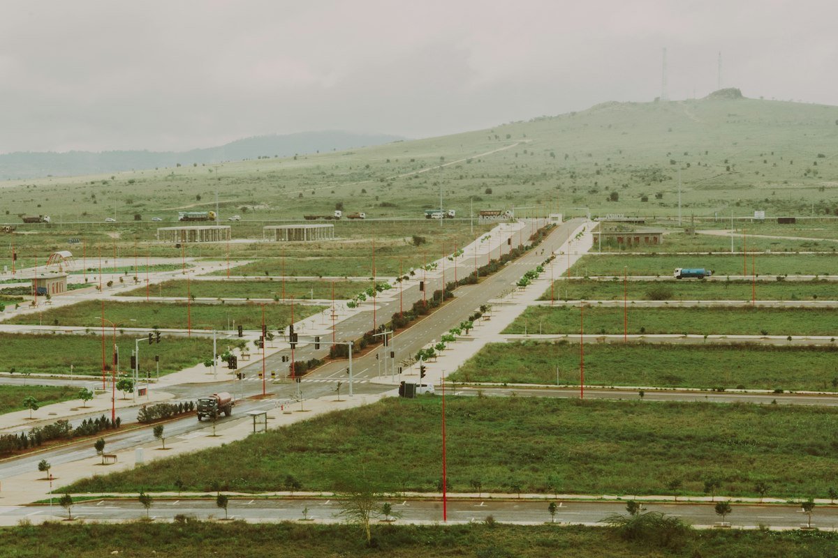 Thị Trường Bất Động Sản 9 Tháng 2026: Tăng Chậm, Phân Hóa Rõ Rệt 2 Đất nền dự án mặt tiền tăng trưởng chậm nhất 2026