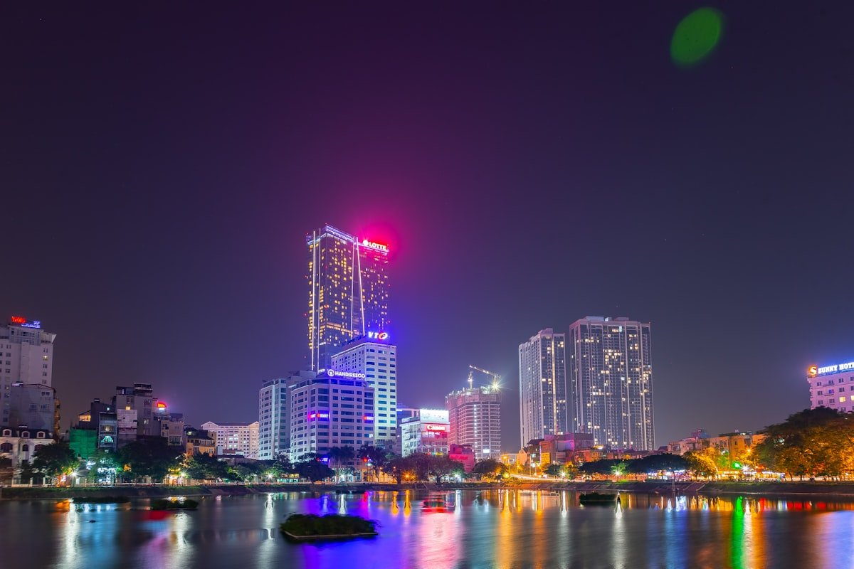 Hà Nội về đêm - nơi áp dụng cơ chế nới trần tín dụng bất động sản 52%