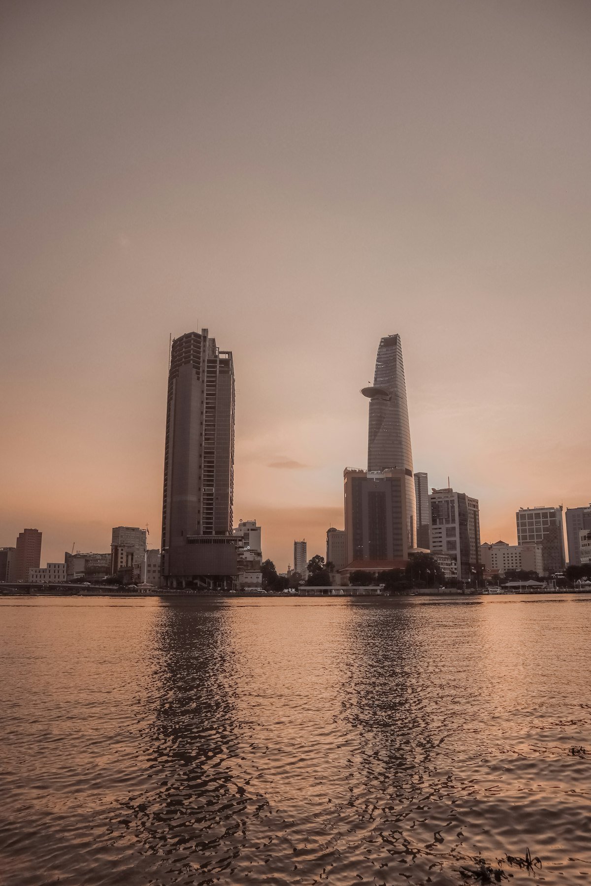 Hoàng hôn sông Sài Gòn khu vực Sala Thủ Thiêm, nơi Savila tọa lạc