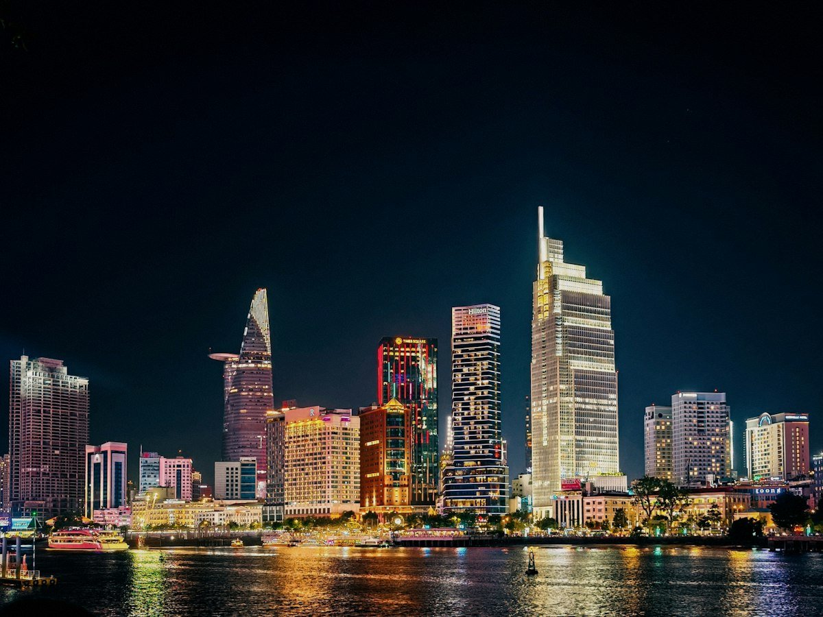 Khu trung tâm tài chính TP.HCM ven sông Sài Gòn về đêm