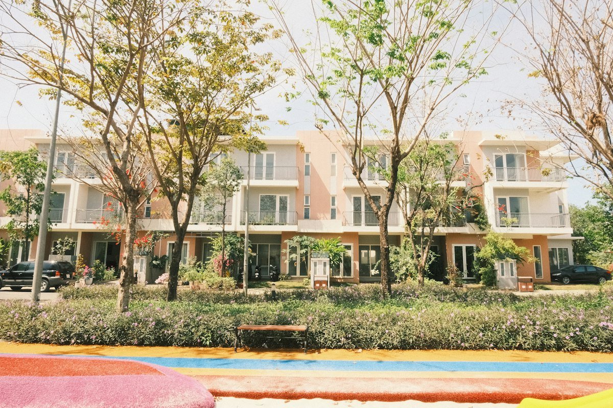 Thị Trường Bất Động Sản 9 Tháng 2026: Tăng Chậm, Phân Hóa Rõ Rệt 4 Nhà phố thấp tầng - đối trọng mới của căn hộ năm 2026