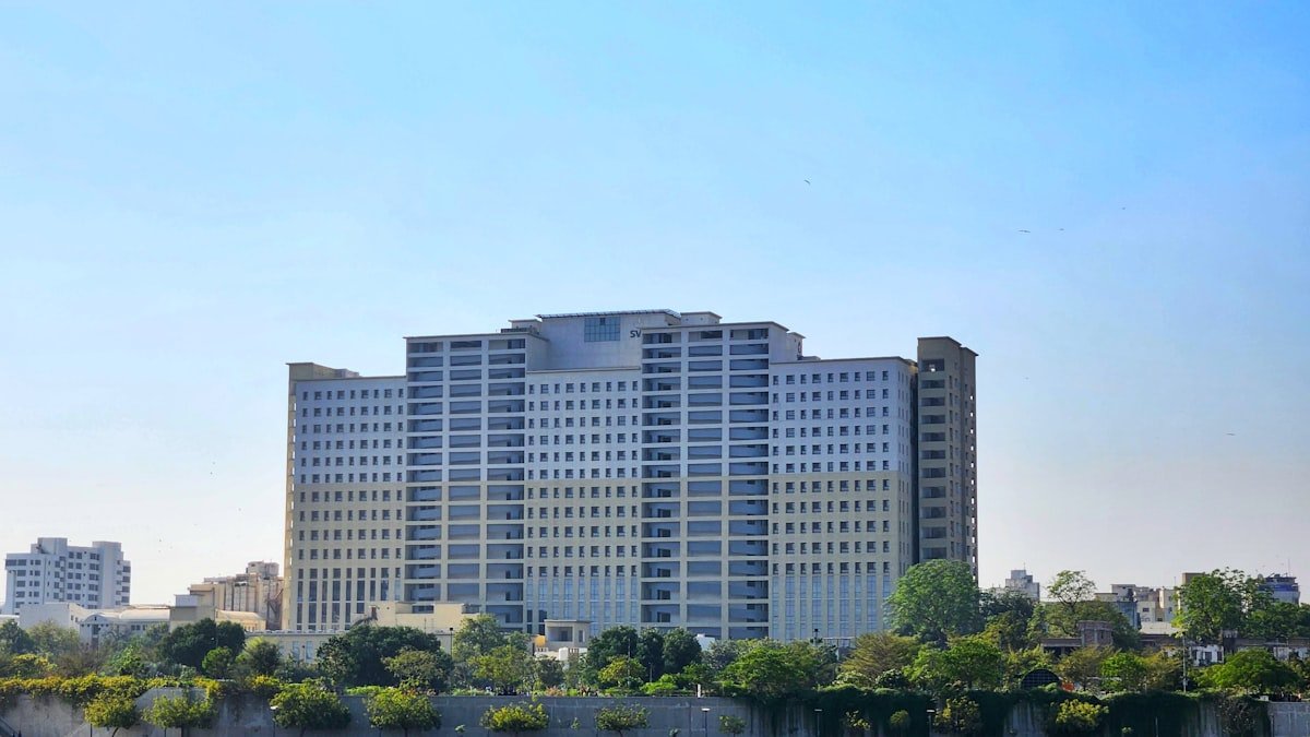 Saigon Pearl 2026: Giá Bán, Cho Thuê & Đầu Tư 4 Tòa nhà chung cư cao cấp mặt tiền kính hiện đại Saigon Pearl